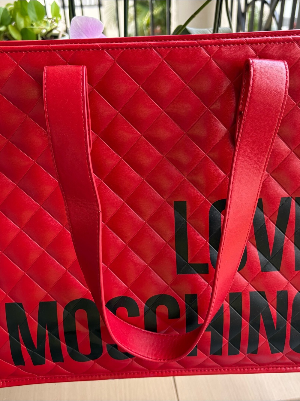 Love Moschino Red Quilted Tote with Black Logo - Picture 2 of 9